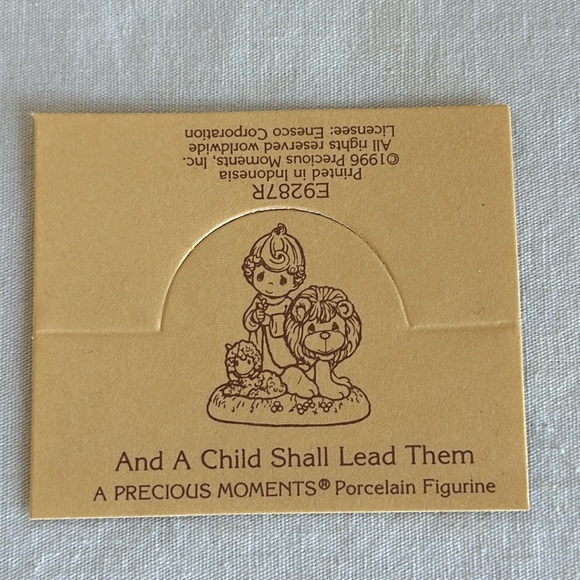 Enesco Precious Moments “And a Small Child Shall Lead Them” porcelain figurine - Picture 5 of 9